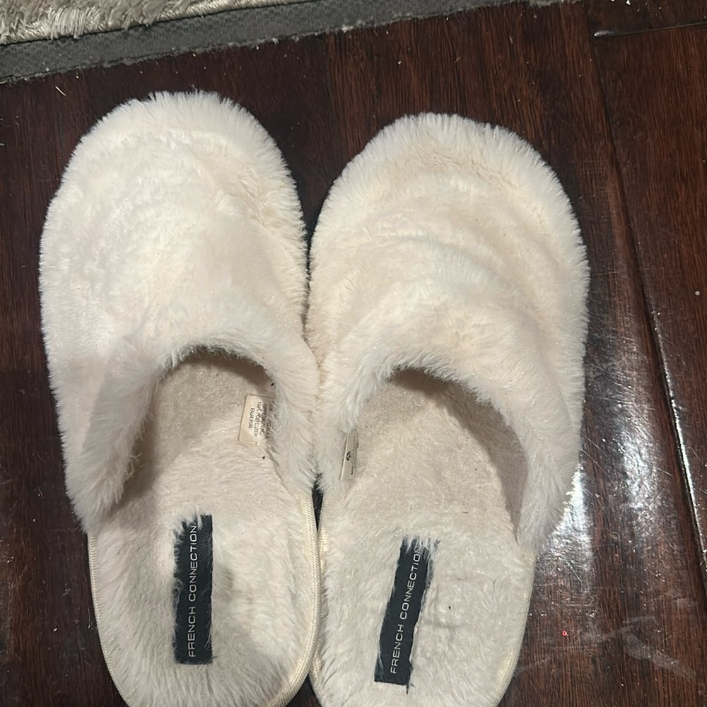 Women’s slippers size 7
